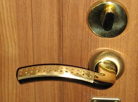 Замена дверной ручки входной двери в Южно-Сахалинске